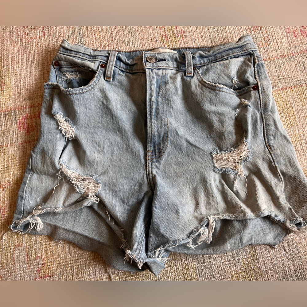 Abercrombie & Fitch Curve Love 4 Inch High Rise denim shorts. Size 29/US 8.